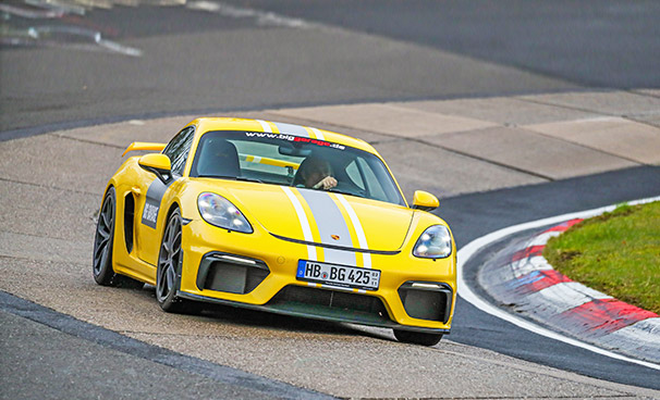 Rent Porsche 718 Cayman GT4 Manthey Racing at the Nürburgring